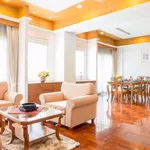 Rent 2 bedroom apartment of 200 m² in Bangkok