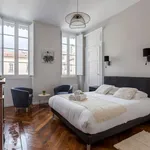 Appartement de 830 m² avec 3 chambre(s) en location à Lyon