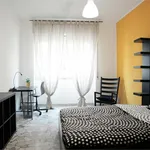 Rent 4 bedroom apartment in Milan