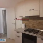 Affitto 4 camera appartamento di 151 m² in Palermo