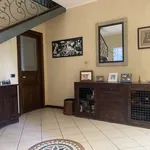 Rent 3 bedroom house of 200 m² in Nicolosi