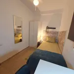 Rent a room of 90 m² in Valencia