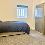 Rent 2 bedroom flat in Pembroke