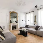 Rent 5 bedroom apartment of 120 m² in Paris