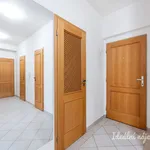 Pronajměte si 3 ložnic/e byt o rozloze 109 m² v Prague