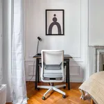 Rent 2 bedroom apartment of 58 m² in paris