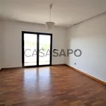 Rent 3 bedroom house of 351 m² in Leiria