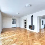 Pronajměte si 6 ložnic/e dům o rozloze 409 m² v Capital City of Prague