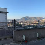 Affitto 3 camera appartamento di 81 m² in Napoli