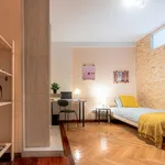 Rent 5 bedroom apartment in Porto