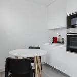 Rent 4 bedroom apartment of 101 m² in Lisbon