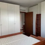 Rent 4 bedroom apartment of 90 m² in Milan