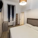 Rent 5 bedroom apartment of 85 m² in Milan