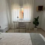 Rent a room of 120 m² in valencia