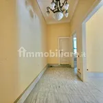 Affitto 5 camera appartamento di 125 m² in Naples