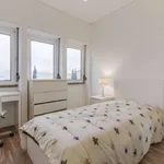 Rent a room of 120 m² in lisbon