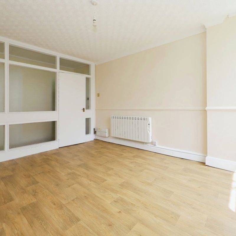 2 bedroom property to let in The Lindens, Wolverhampton - £900 pcm Newbridge