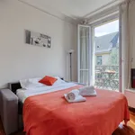 Rent 1 bedroom apartment of 484 m² in Paris