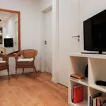 Rent a room of 100 m² in lisbon