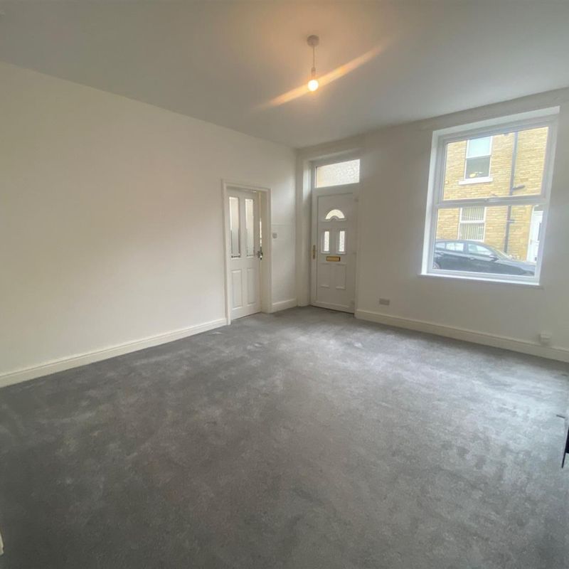 3 bed House - Back to Back To Let in 
	 in Oddfellows Street, Brighouse