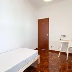 Rent a room of 98 m² in lisbon