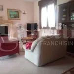 Rent 4 bedroom house of 300 m² in Mesagne