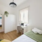 Rent a room of 150 m² in lisbon