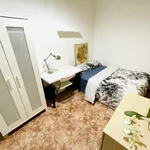 Rent a room of 110 m² in Madrid