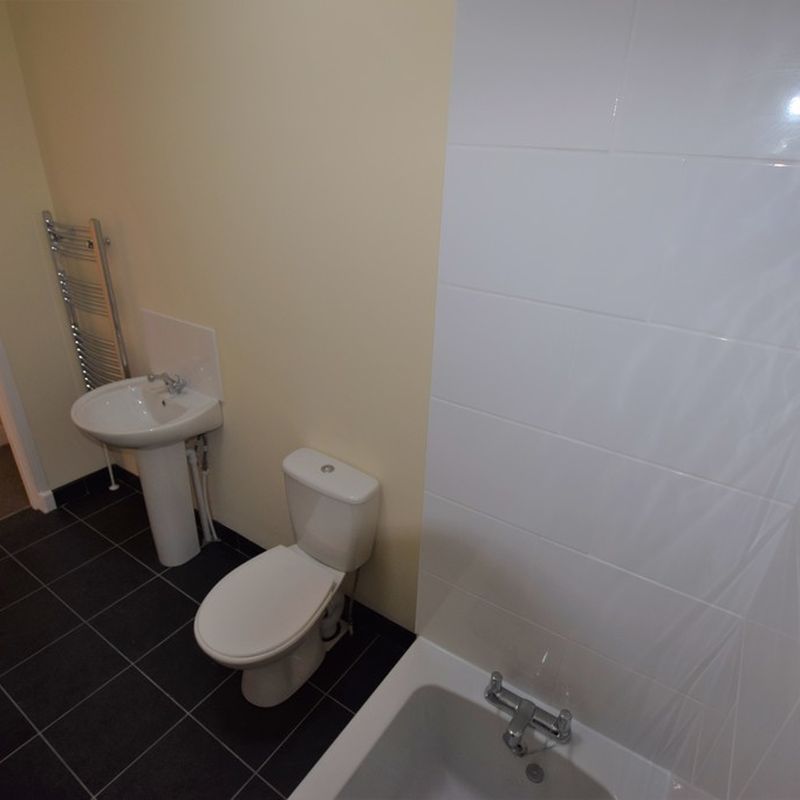 3 room house to let in Victoria Street, Darfield, Barnsley, S73 9EX