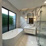 Rent 4 bedroom house of 302 m² in Bangkok