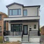 Maison de 699 m² avec 5 chambre(s) en location à Toronto