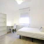 Rent a room of 160 m² in madrid