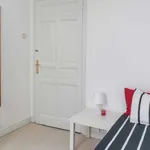 Rent a room of 220 m² in madrid