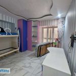 Affitto 3 camera appartamento di 151 m² in Naples