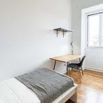 Rent a room of 120 m² in lisbon