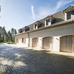 Huur 5 slaapkamer huis van 13300 m² in Brasschaat