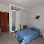 Rent a room of 80 m² in lisbon