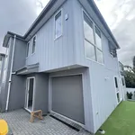 Rent 4 bedroom house in Kaipātiki