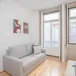 Rent 1 bedroom apartment of 560 m² in Porto