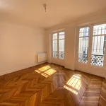 Rent 4 bedroom apartment of 114 m² in Paris