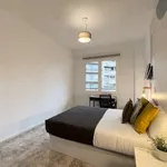 Rent a room of 102 m² in barcelona