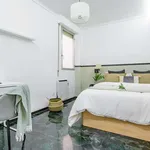 Rent a room of 172 m² in valencia