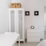 Rent 4 bedroom apartment in Valencia