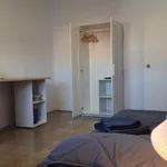 Rent 4 bedroom apartment in Barcelona