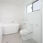 Rent 3 bedroom apartment in Lake Illawarra