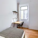 Rent a room of 120 m² in lisbon