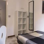 Rent 4 bedroom apartment in Milan