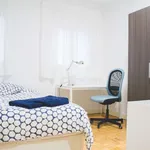 Rent a room of 98 m² in madrid