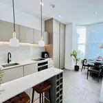 Rent 3 bedroom flat in London