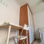 Rent a room of 100 m² in Sevilla